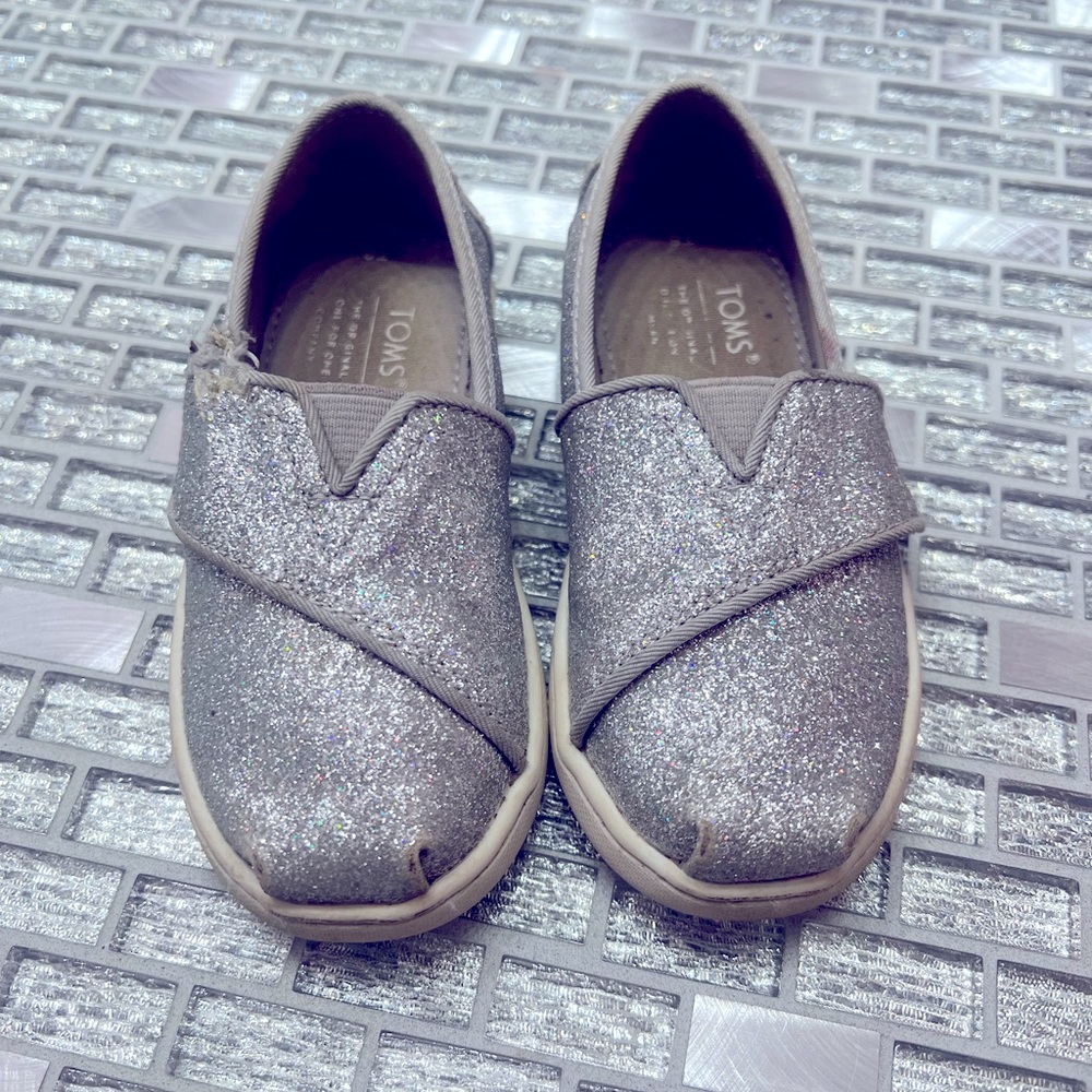 Toms
